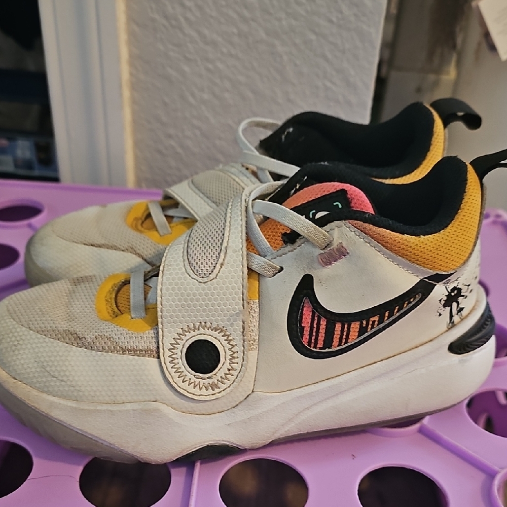 Nike Team Hustle D11 GS Doodles Kids Sneakers - White and Yellow with Black